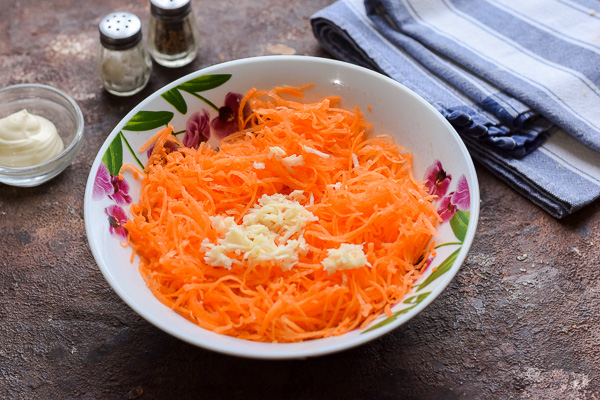 салат из моркови с орехами и чесноком рецепт фото 3